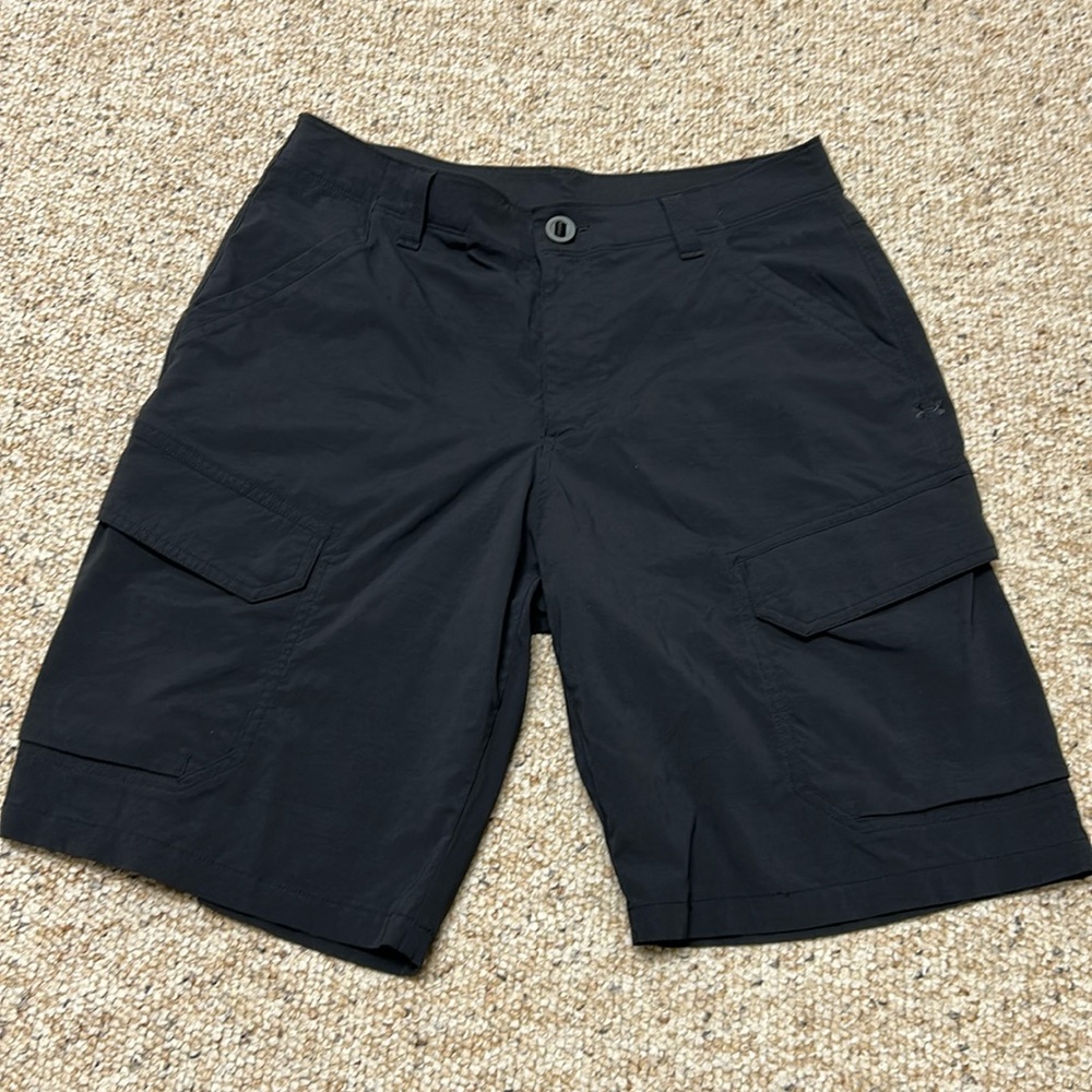 UA Under Armour Shorts Golf Loose Fit HeatGear Black Mens 32 Snap cargo pockets